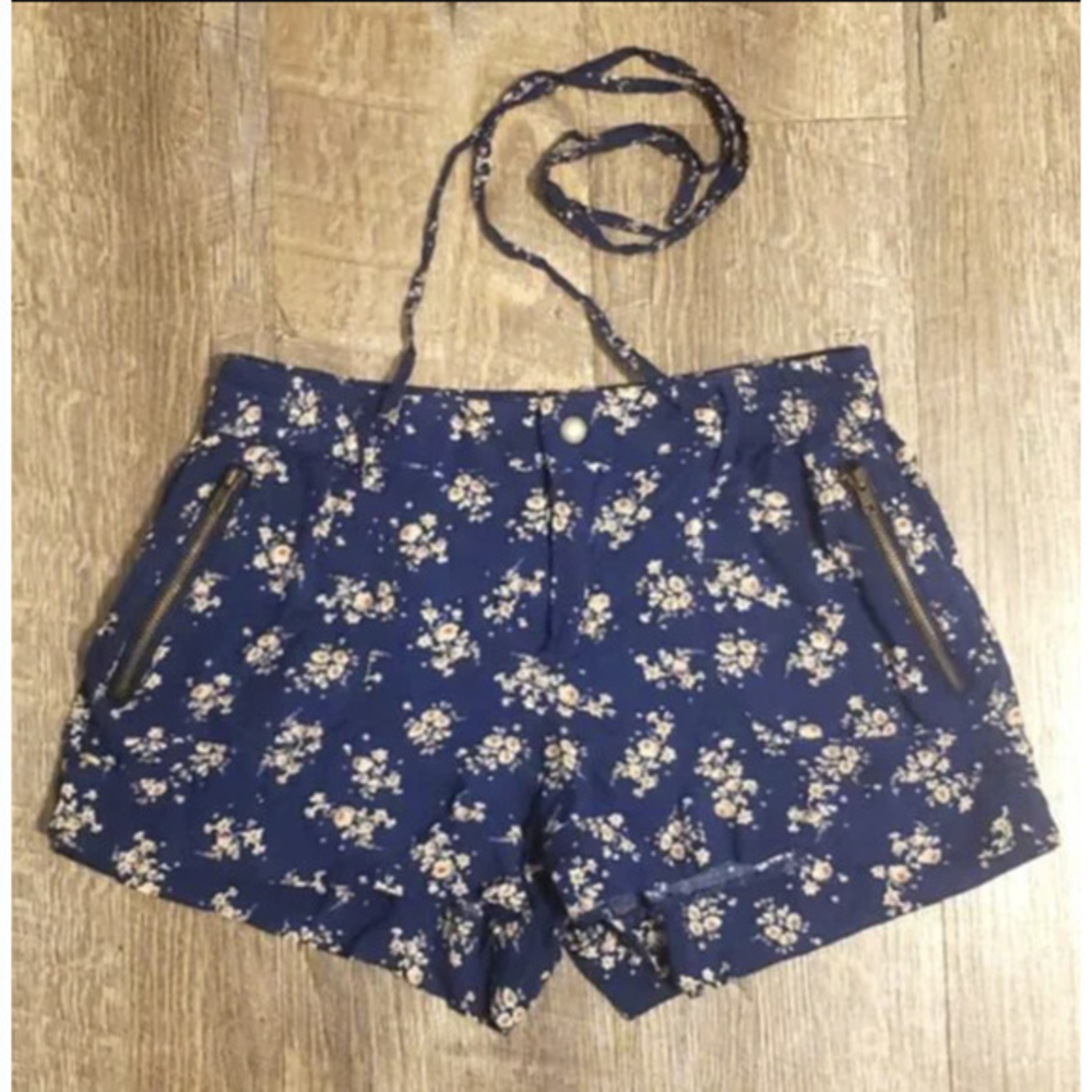 EUC Forever 21 Blue Floral Size 31 Shorts with Pockets Drawstring Waist
